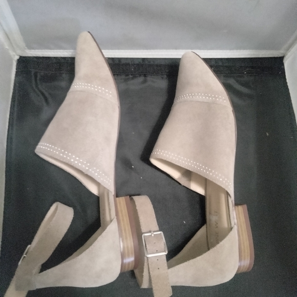 Women's nine West studded suede pointy ankle strap flat shoes size 10 tan cream - Picture 4 of 8